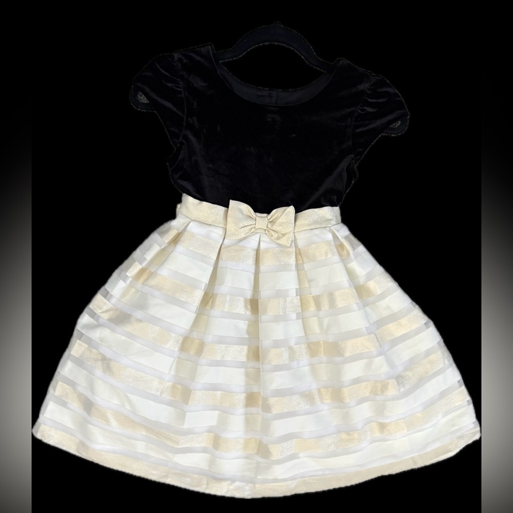 Jona Michelle Black, Ivory & Gold Dress with Bow Accent
Size: (7) - Picture 4 of 13